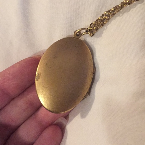 Floral Locket - Picture 4 of 5